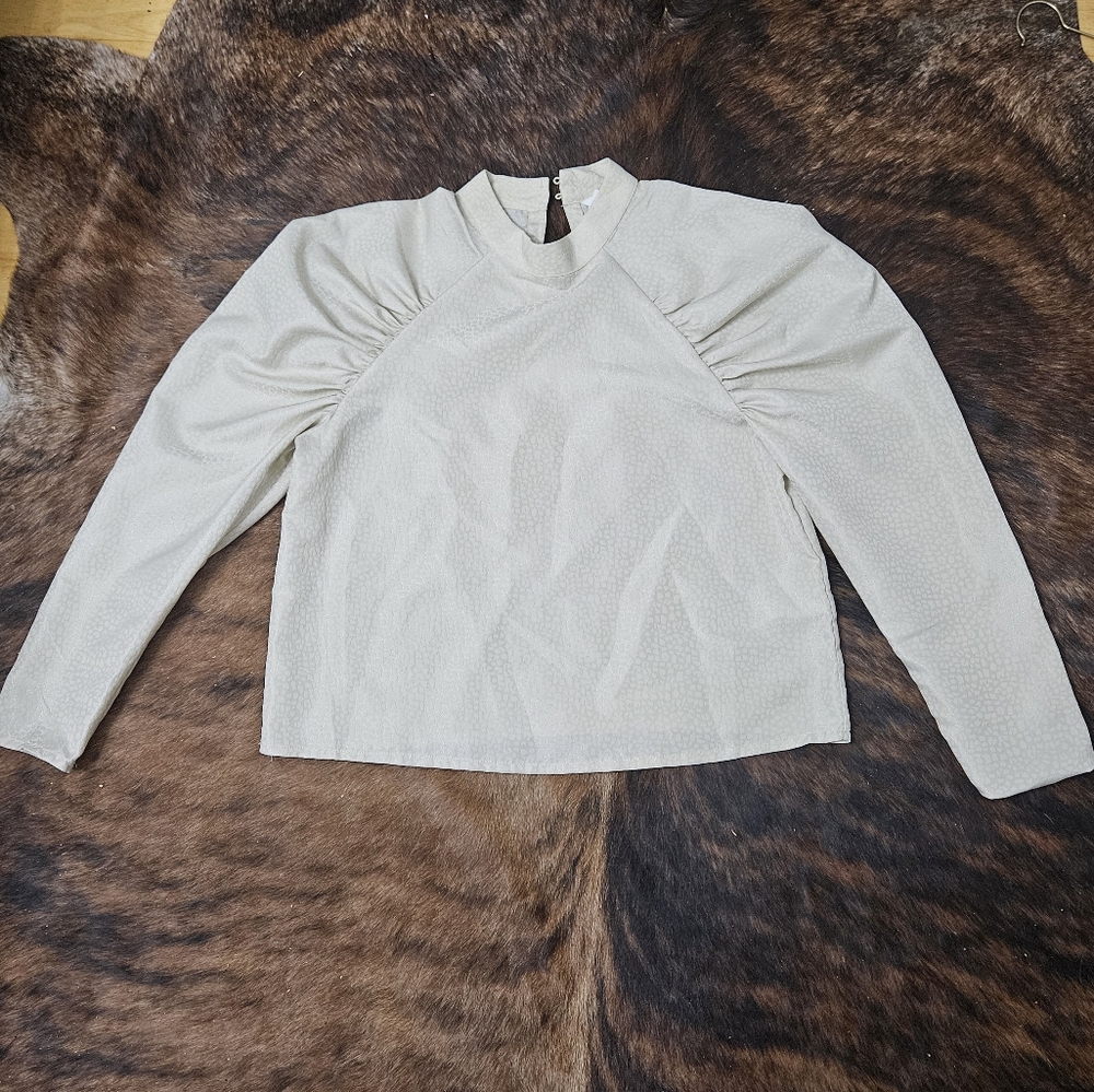 Sold out blouse HM new